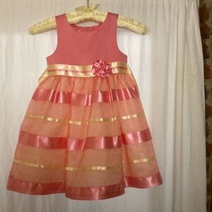 Jessica Ann size 5, Pink & Gold Sleeveless Dress w/ Flower Accent. Sweet&pretty